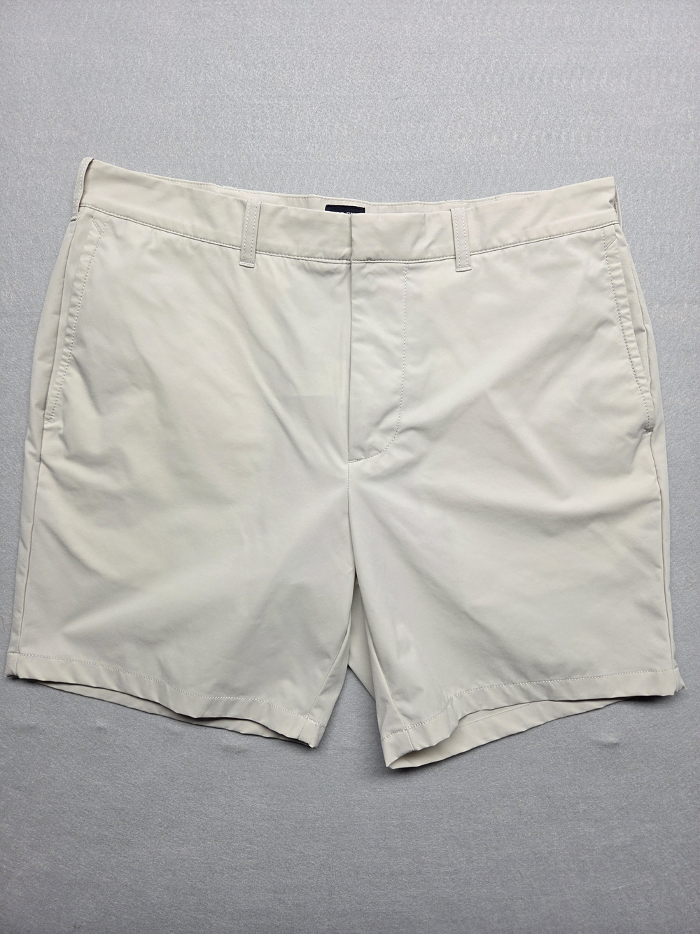 J Crew Shorts Men’s Size 33 Beige 7 Inch Inseam Stretch Chino Flat Front